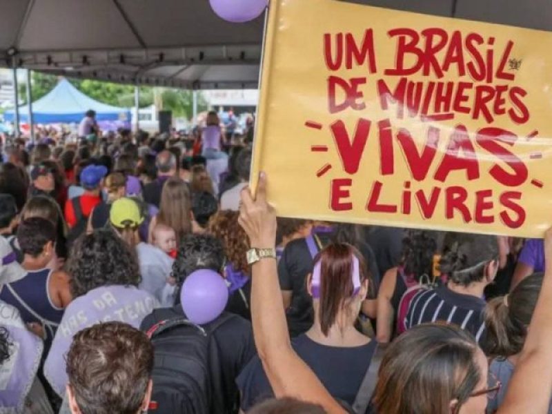 179174ato-marca-dia-da-mulher-com-mobilizacoes-em-salvador-e-no-pais-3-1300x600-1040x480