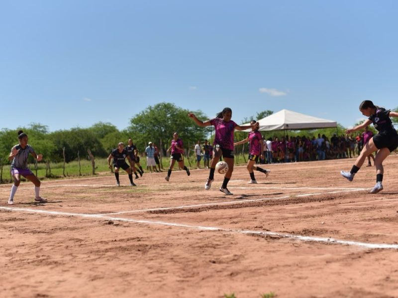 A Copa Rural Feminina 2026 começou com emoção! ⚽🔥Na manhã deste domingo (15), a bola rolou na g (9)