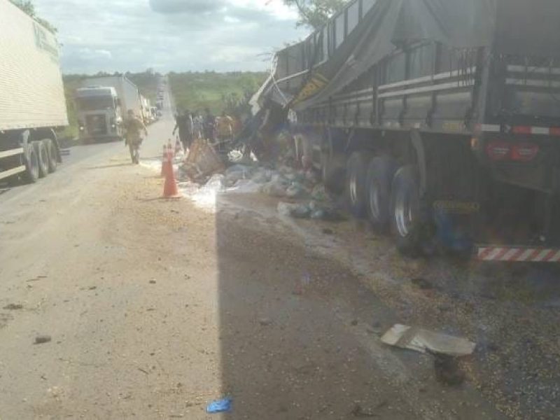 ACIDENTE CARRETA BR-116 entre Teofilândia e Araci