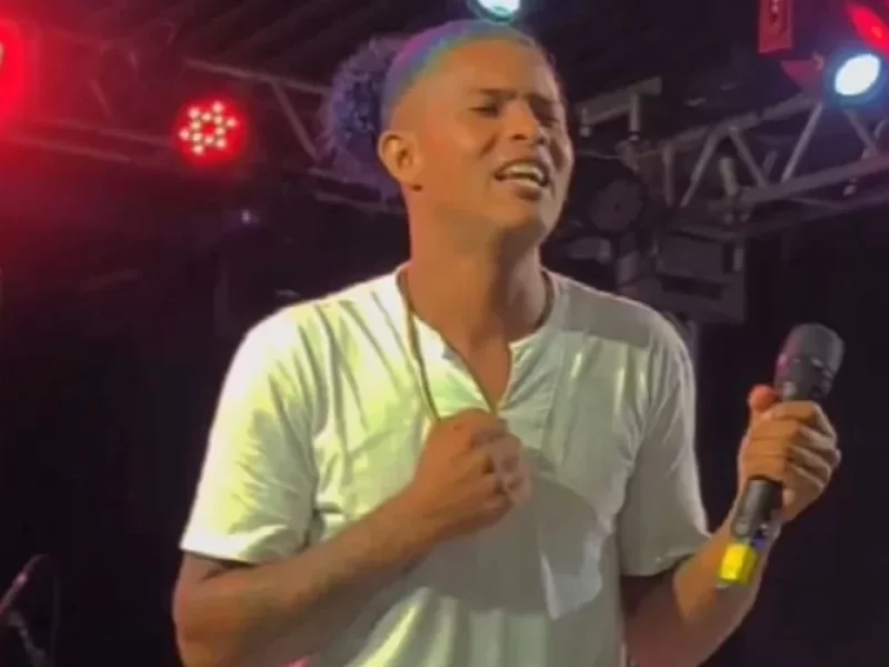 Adolescente-e-suspeita-de-esfaquear-e-matar-cantor0129737000202505312133-ScaleOutside-1