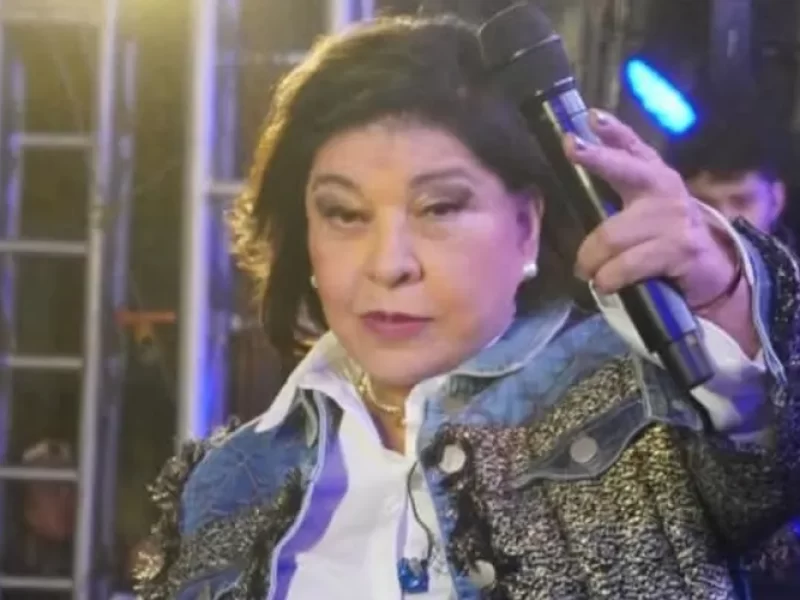 Assista-Roberta-Mirada-chuta-fa-em-cima-do-palco-e0131052700202507302059-ScaleOutside-1