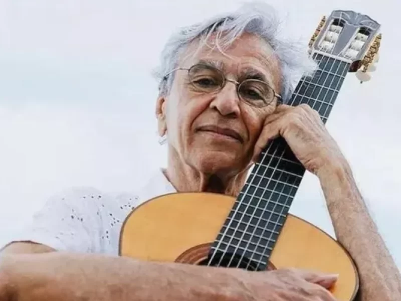 Caetano-Veloso-e-parado-em-blitz-e-policial-faz-pe0131200500202508261200-ScaleOutside-1