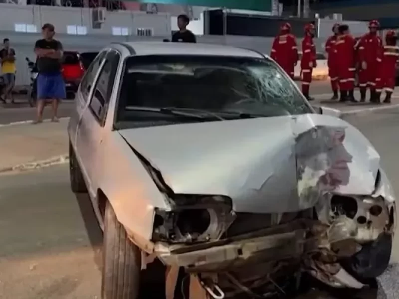 Casal-bate-boca-dentro-de-carro-e-acaba-colidindo-0131080800202508050855-ScaleOutside-1