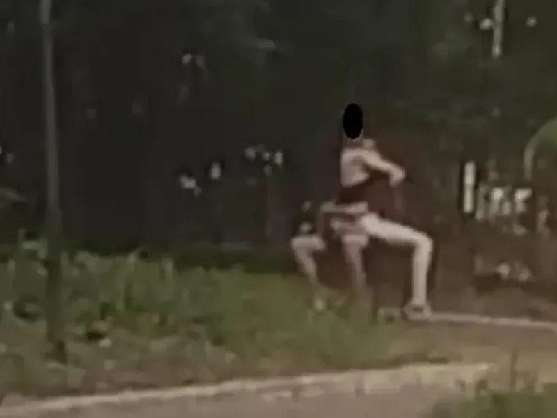 Casal-e-pego-fazendo-sexo-a-luz-do-dia-em-praca0132727900202512111453-ScaleOutside-1