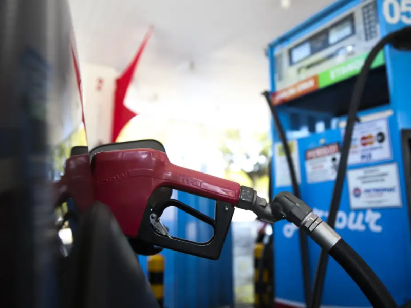 Gasolina-vai-cair-de-preco-a-partir-desta-terca-feira-2701-em-todo-o-Brasil