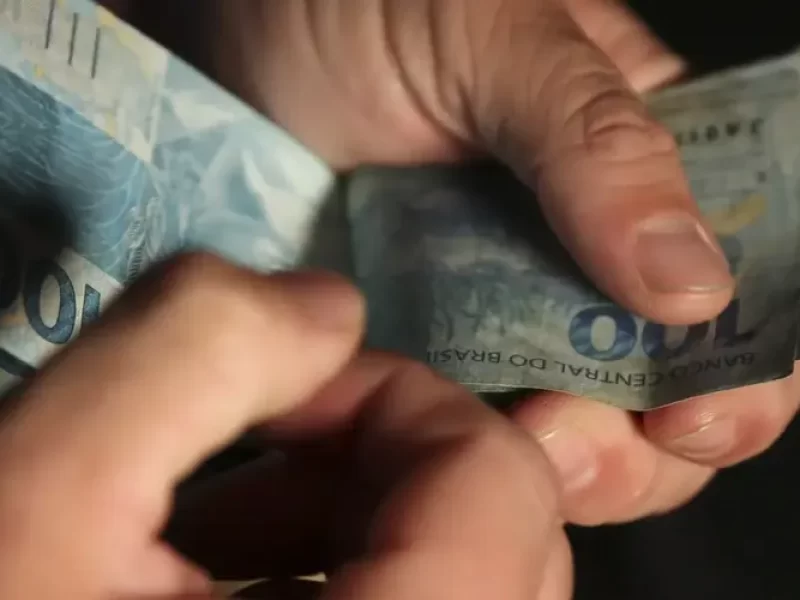 Governo-define-o-valor-do-salario-minimo-para-20260132723600202512101748-ScaleOutside-1