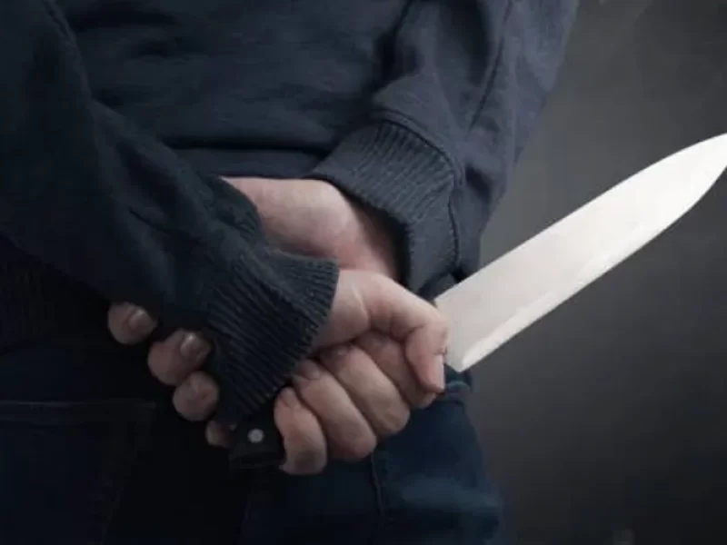 Homem-mata-esposa-com-15-facadas-apos-ser-chamado-0131016700202507240815-ScaleOutside-1