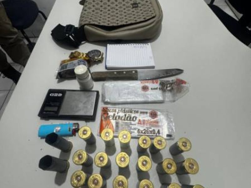 Suspeitos fogem por área de mata e abandonam vasto material bélico; PM de Coité segue em busca dos fugitivos