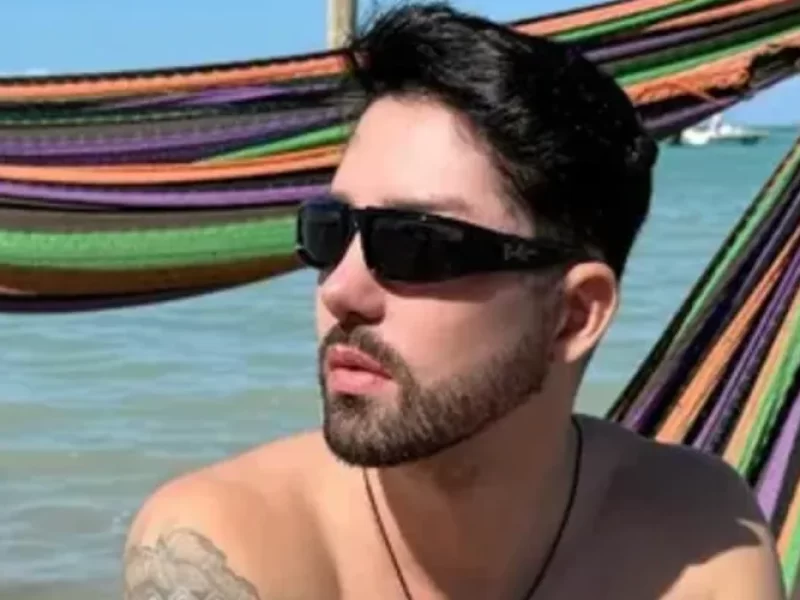 Influenciador-entra-na-onda-e-mexe-no-tamanho-do-b0131077400202508041810-ScaleOutside-1