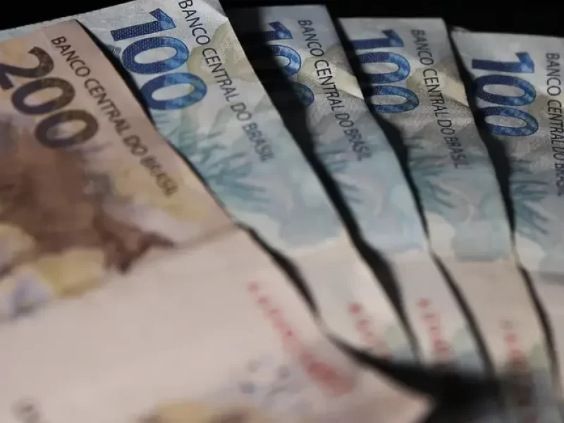 Lula-isenta-Imposto-de-Renda-para-quem-ganha-ate-20131128700202508122225-ScaleOutside-1