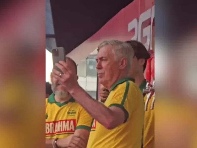 O-pai-chegou-Carlo-Ancelotti-estreia-no-Carnaval-d0132995300202602131756-ScaleOutside-1