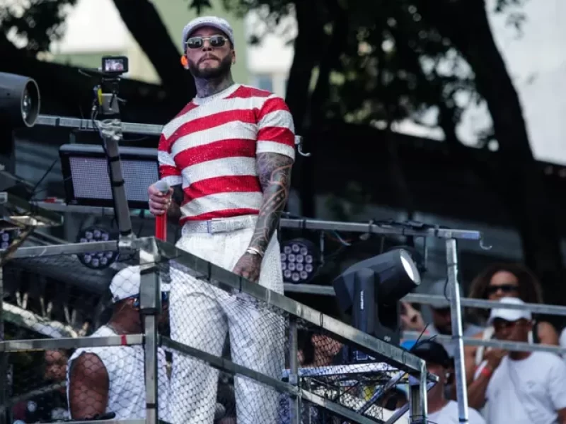 Oracao-e-aplausos-para-PMs-confira-o-que-rolou-na-0133008200202602162153-ScaleOutside-1