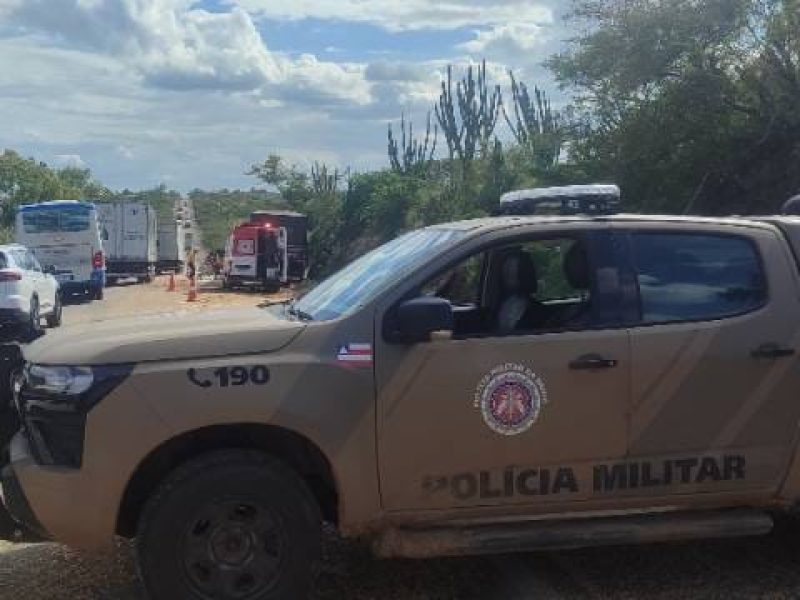 POLICIA PM ACIDENTE CARRETA BR-116 entre Teofilândia e Araci