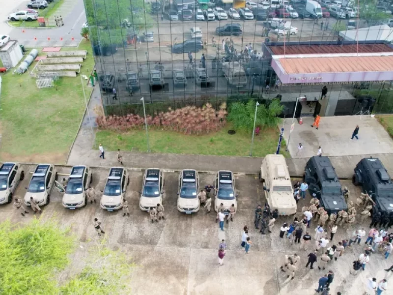 Policia-baiana-recebe-arsenal-de-respeito-para-ref0129769900202506061221-ScaleOutside-1