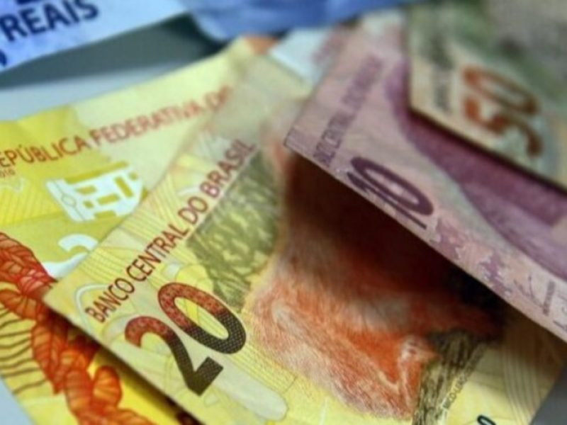 Salario-minimo-Dinheiro-696x417-1