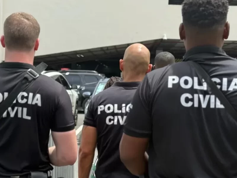 Trio-e-preso-em-flagrante-por-golpe-em-compra-de-a0132999200202602141340-ScaleOutside-1