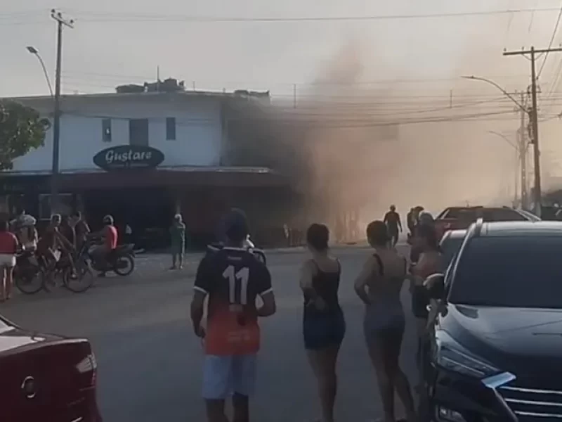 Veja-explosao-deixa-pizzaria-destruida-em-municipi0132664700202511262139-ScaleOutside-1