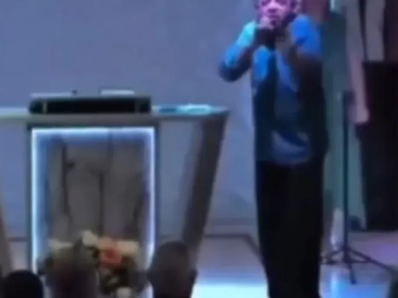 Veja-pastor-expulsa-petistas-de-igreja-e-diz-que-J0131086700202508052016-ScaleOutside-1