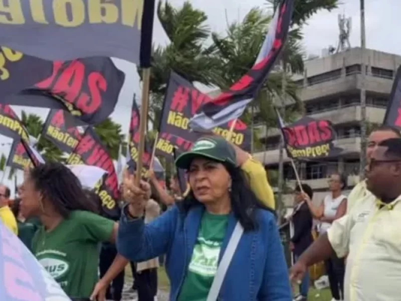 Video-Protesto-de-autoescolas-causa-engarrafamento0132499000202510230910-ScaleOutside-1