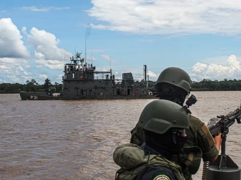 Video-Sargento-da-Marinha-leva-surra-de-grupo-em-b0128626700202505130727-ScaleOutside-1