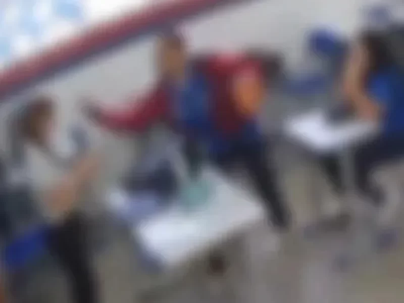 Video-aluno-da-tapa-no-rosto-de-professora-durante0130945400202507092222-ScaleOutside-1