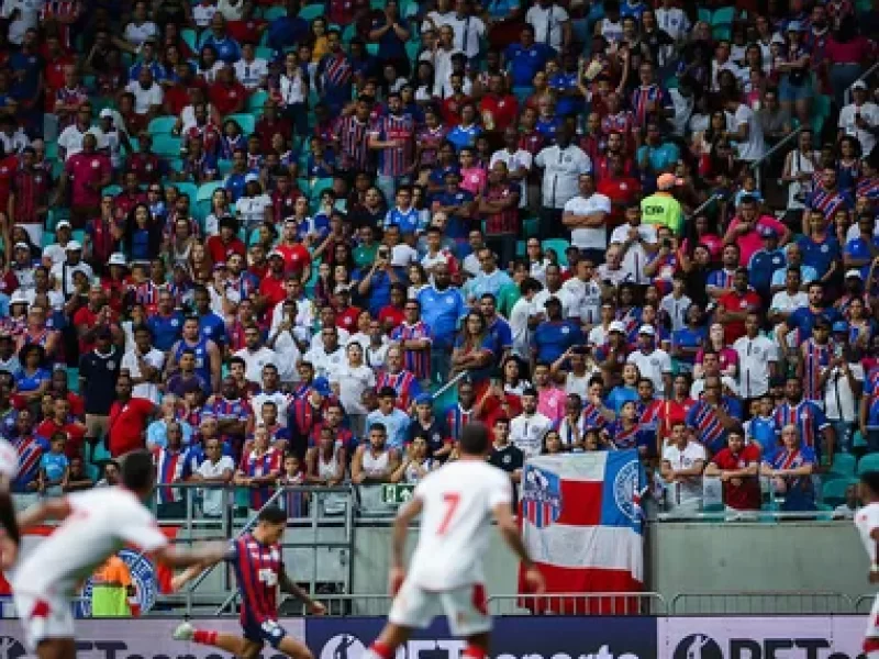 Video-briga-entre-tricolores-tem-puxao-de-cabelo-e0129776500202506081010-ScaleOutside-1