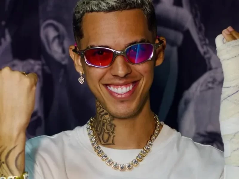 Video-fa-atribulado-morde-microfone-de-cantor-baia0132370800202509290939-ScaleOutside-1