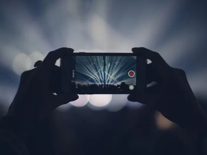 Video-flagra-casal-fazendo-sexo-durante-show-de-ca0128583900202505060802-ScaleOutside-1