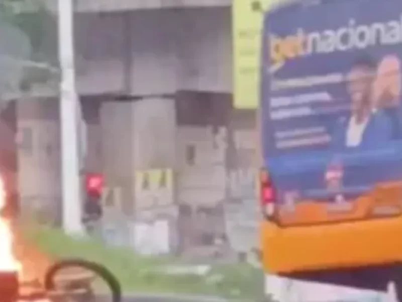 Video-moto-explode-apos-bater-de-frente-com-busu-n0128626800202505130820-ScaleOutside-1