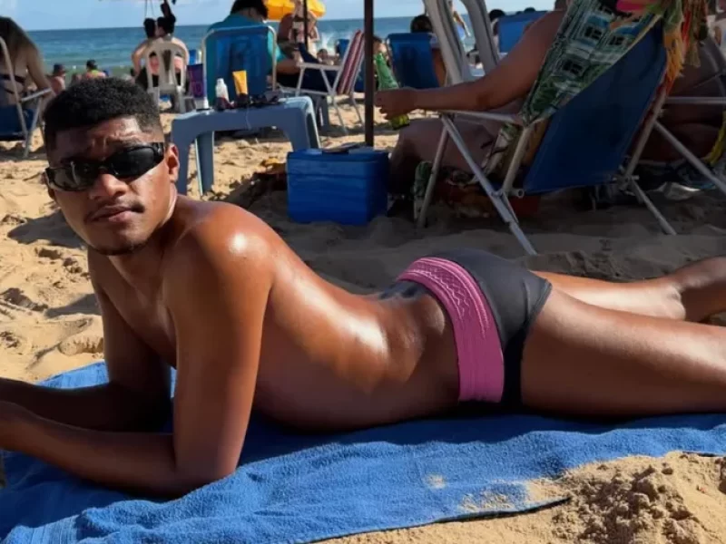 assista-influenciador-gay-e-flagrado-beijando-blog0133021700202602191924-ScaleOutside-1