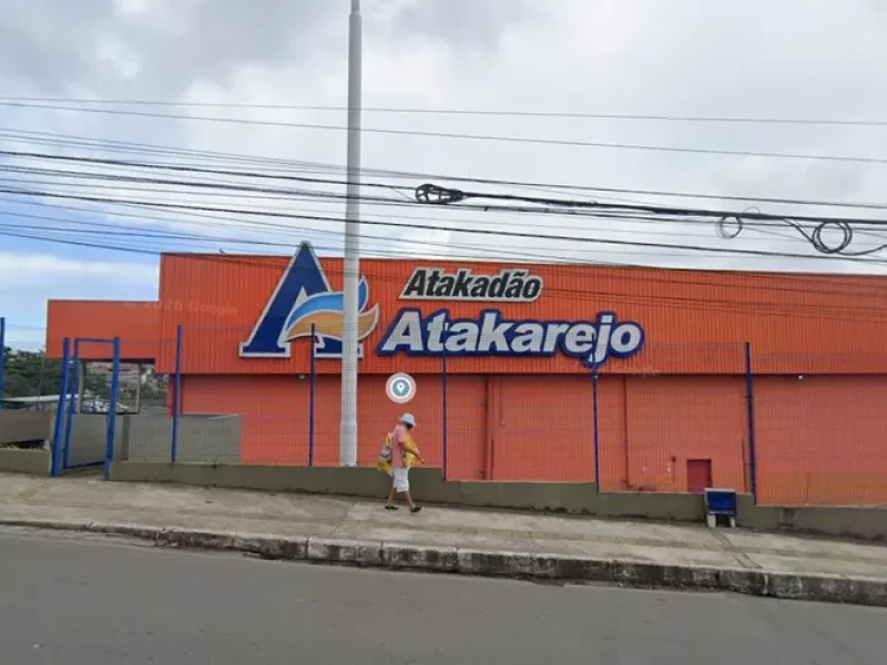 barraco-em-supermercado-homem-surta-e-parte-pra-ci0133034200202602231433-ScaleOutside-1