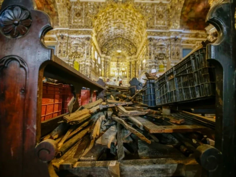 convento-e-igreja-de-sao-francisco-localizado-no-centro-historico-de-salvador-3345029-article