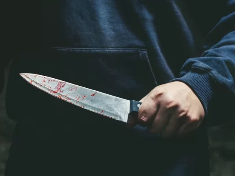 depositphotos_179303404-stock-photo-man-bloody-knife-his-hand