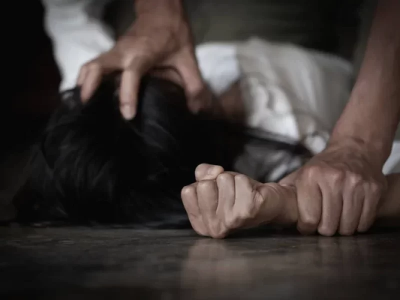 depositphotos_371660362-stock-photo-close-man-hands-holding-woman