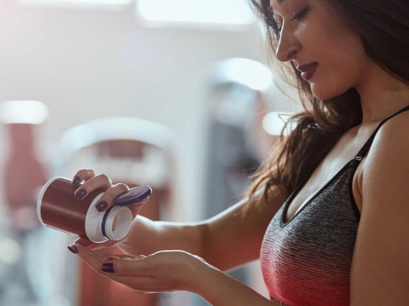 mulher-com-suplemento-1920x1080