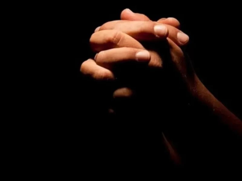 pastor-obrigava-filhas-a-lerem-a-biblia-apos-estupros-para-justificar-abusos