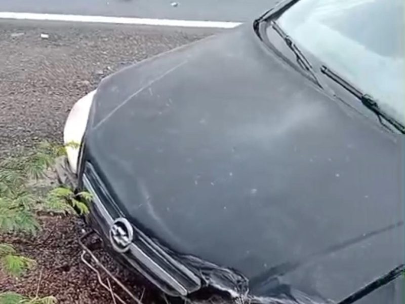 video-dois-carros-se-envolvem-em-colisao-na-br-116-norte-entre-serrinha-e-santa-barbara-9a4d0