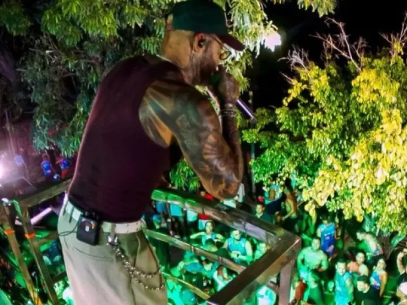 video-trio-de-igor-kannario-pega-fogo-em-barra-de-0133038900202602241347-ScaleOutside-1